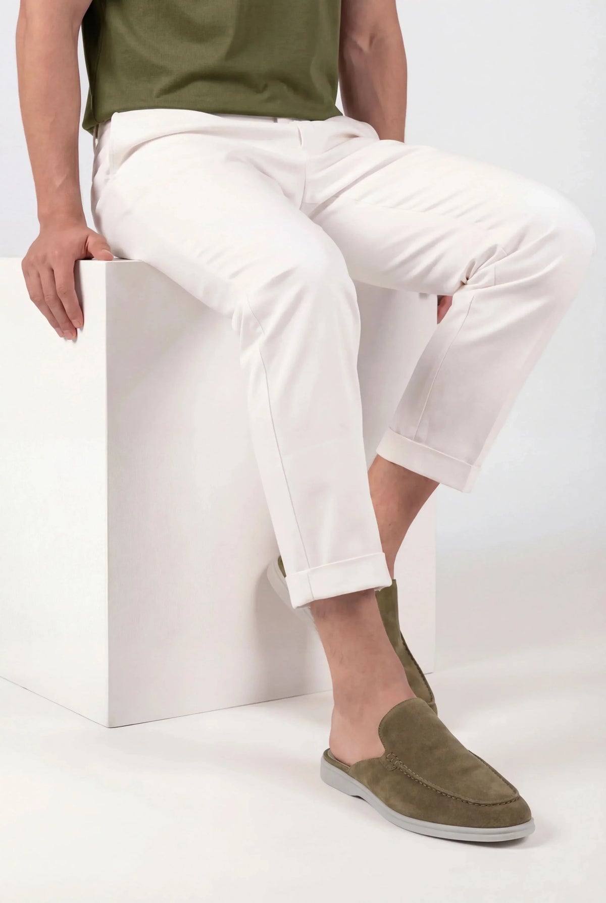Olive Suède Yacht Mule